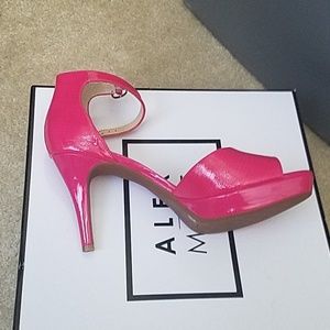 Alex Marie Sandal w/arch Support